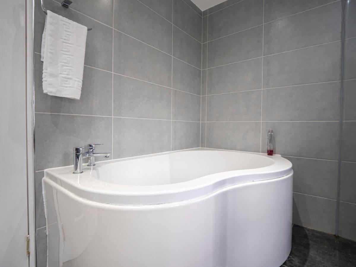 Blackbull Hotel Tarbolton ภายนอก รูปภาพ